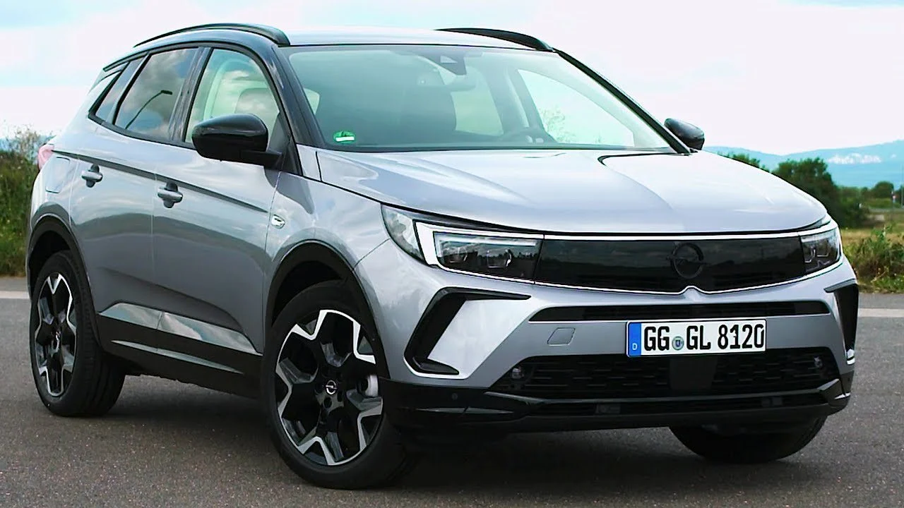 أوبل جراند لاند، تراجعت أسعار جراند لاند موديل لتقدم فئتها الأولي مقابل مليون و 700 ألف جنيه، مليون و 850 ألف.