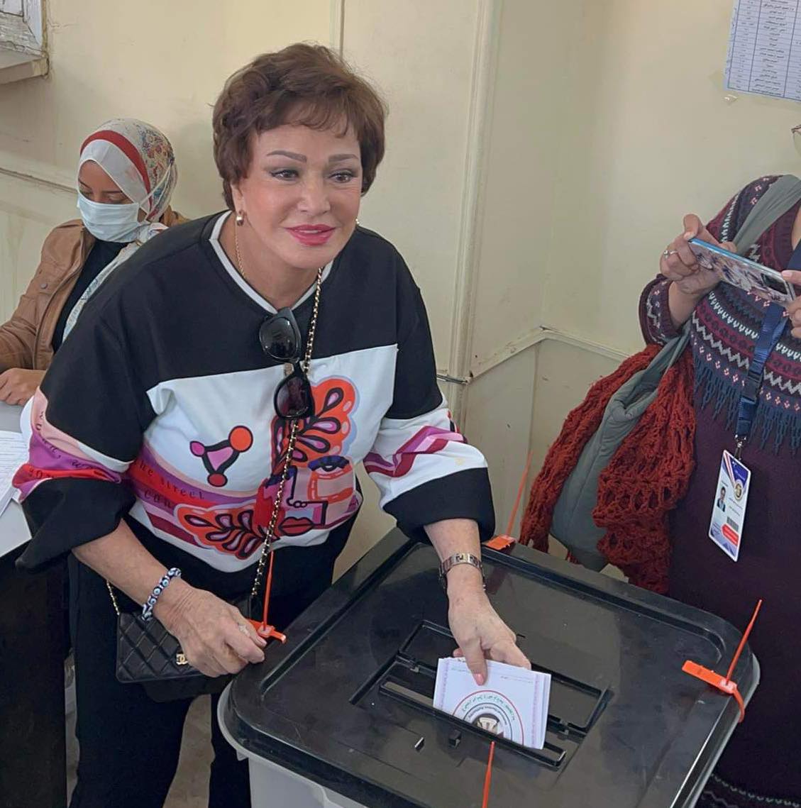 لبلبة تثير الجدل بعد التصويت مرتين