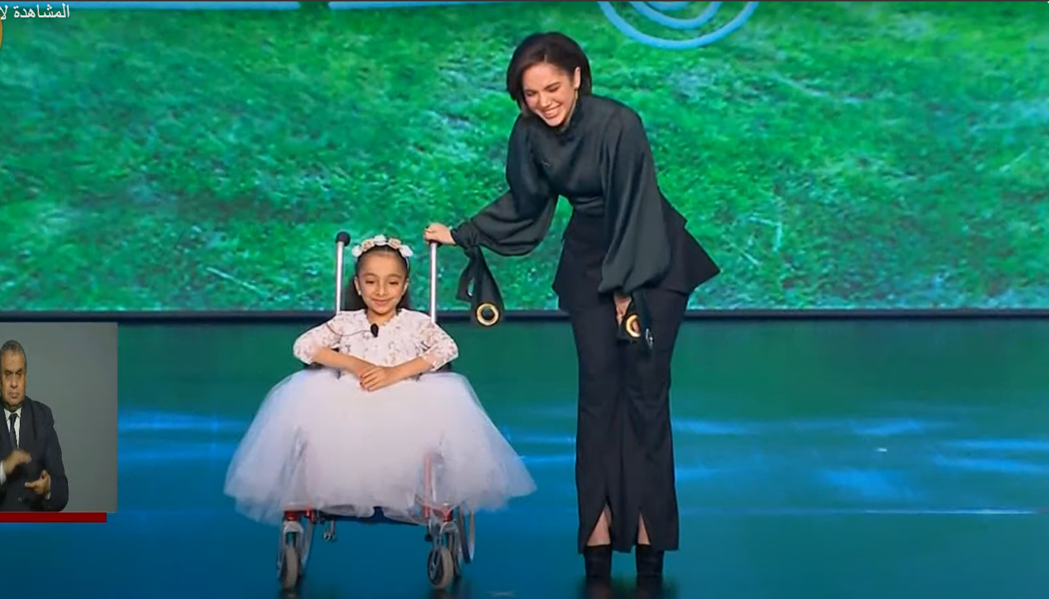 "حضرتك ليك هيبة يا ريس".. رنا رئيس تشعر بالرهبة أمام الرئيس السيسي