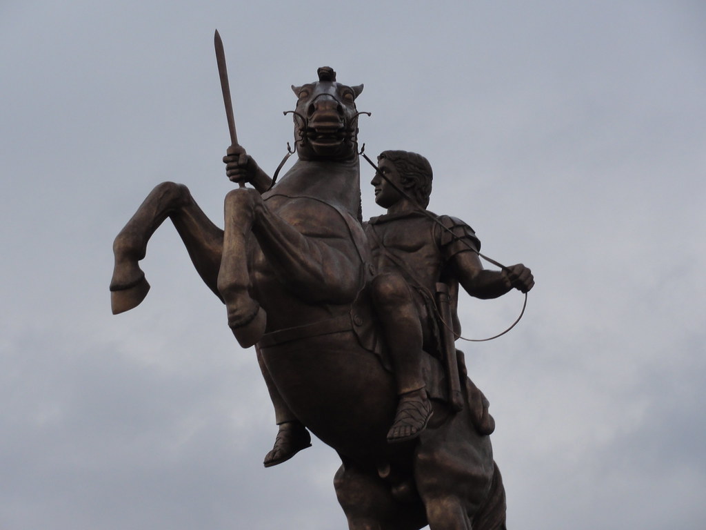 هل "الإسكندر الأكبر" قتل والده الملك "فيليب"؟