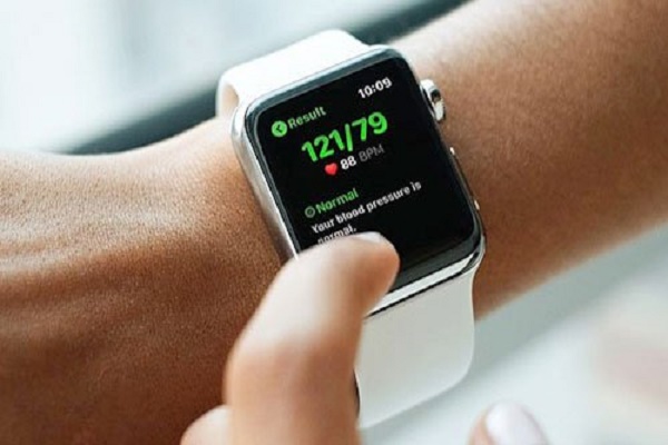 هيئة أميركية تحذر من استخدام الساعات الذكية لقياس سكر الدم .. ما خطورتها؟