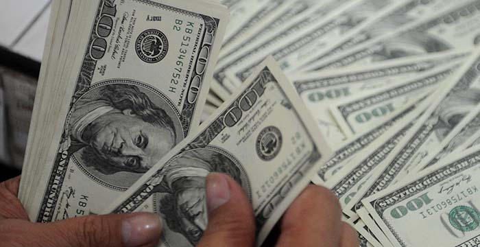 "أسعار صرف الدولار مقابل الجنيه المصري في البنوك المصرية خلال جلسة التداول اليوم"